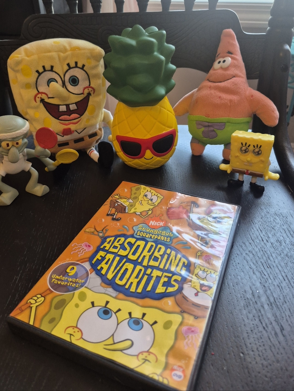 Spongebob bundlle Lot/Patrick, Squidward, Dvd Pineapple Squishable